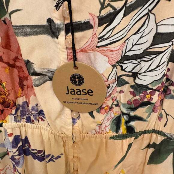 Jaase Short Sleeve Dresses - Picture 5 of 7